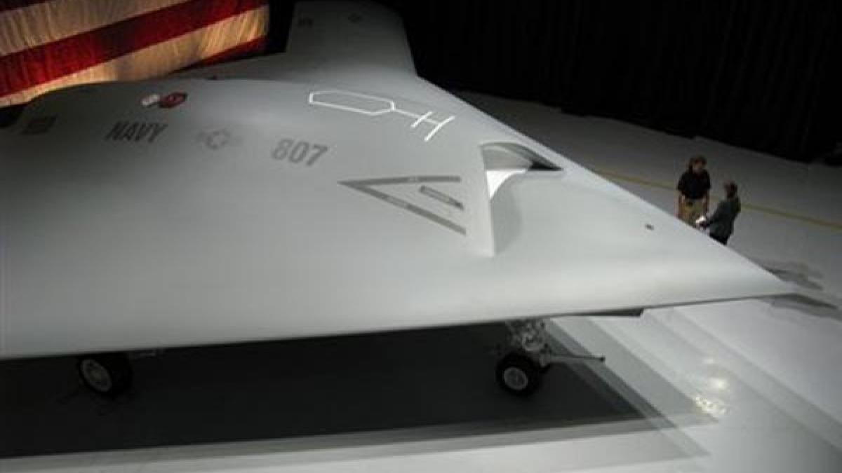 Americanii testează X-47B, un avion fără pilot propulsat de un turboreactor