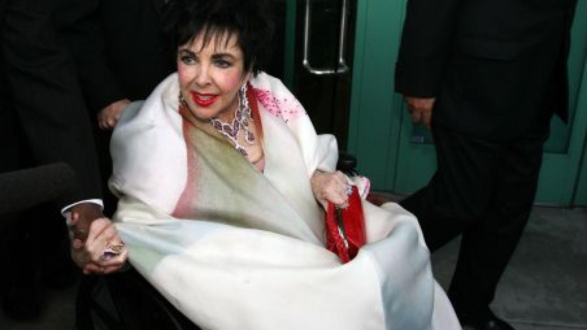 Elizabeth Taylor a fost internată de urgenţă, din cauza unei afecţiuni la inimă