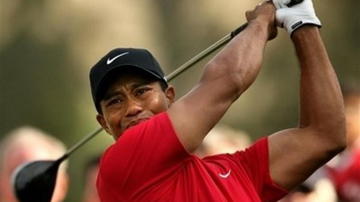 Tiger Woods, amendat pentru că a scuipat pe teren în timpul unui turneu din Dubai