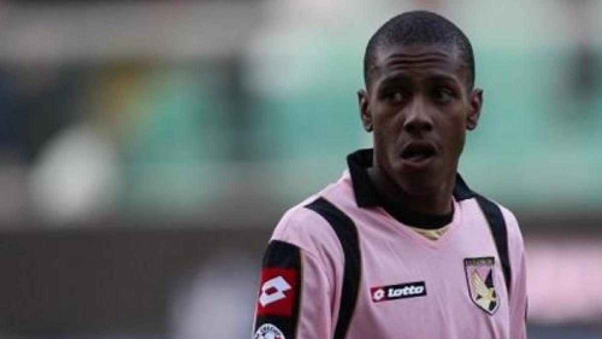 Abel Hernandez de la Palermo, jefuit şi ameninţat cu pistolul