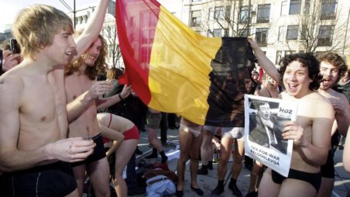 Belgia: 249 de zile de când ţara nu are un guvern legitim. Studenţii protestează în lenjerie intimă