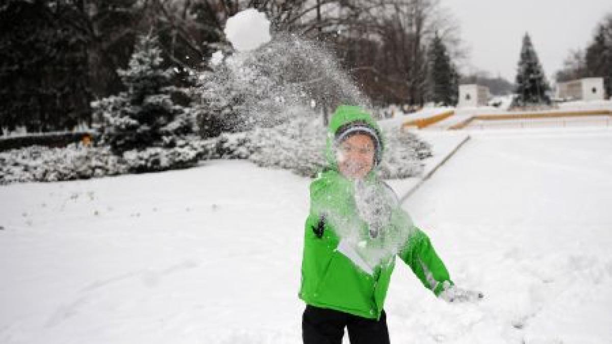 Ninsori şi vânt puternic în toată ţara. Vezi prognoza meteo