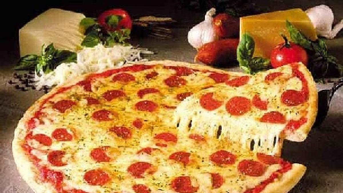 O bătrână a fost salvată de la moarte de angajata unei pizzerii de la care comanda zilnic