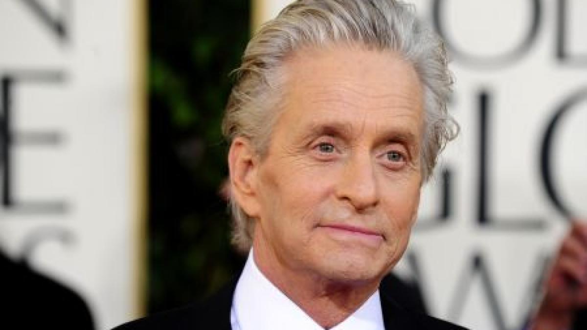 După lupta cu cancerul, Michael Douglas se încaieră cu reporterii paparazzo - VIDEO