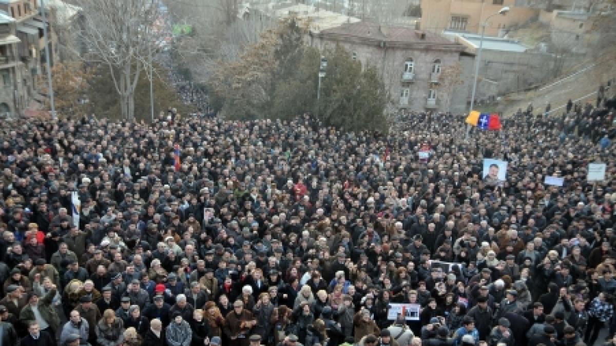 Armenia. 10.000 de protestatari în stradă cer demisia Guvernului şi noi alegeri