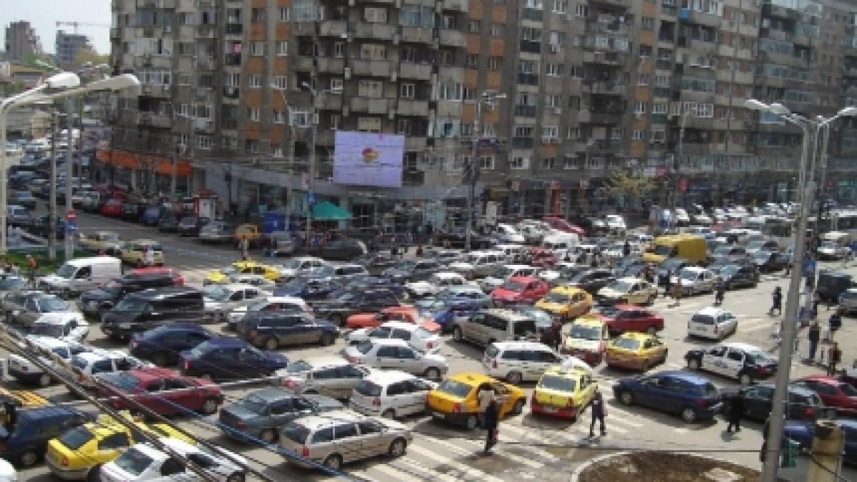 Restricţii rutiere, în zona Eroilor şi Victoriei. Vezi rutele ocolitoare