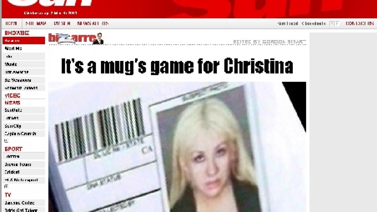 Christina Aguilera, prinsă beată şi fără machiaj