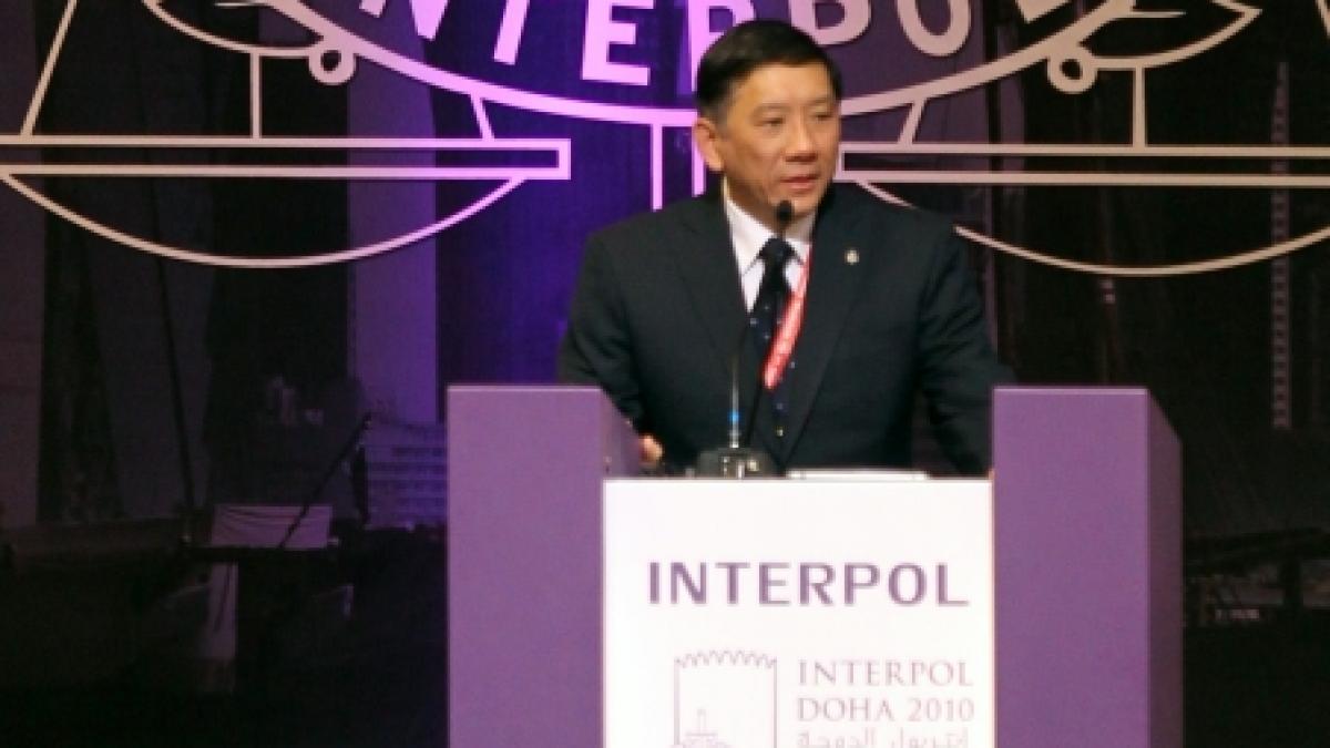 Alertă Interpol pentru Gaddafi şi alţi 15 apropiaţi ai săi