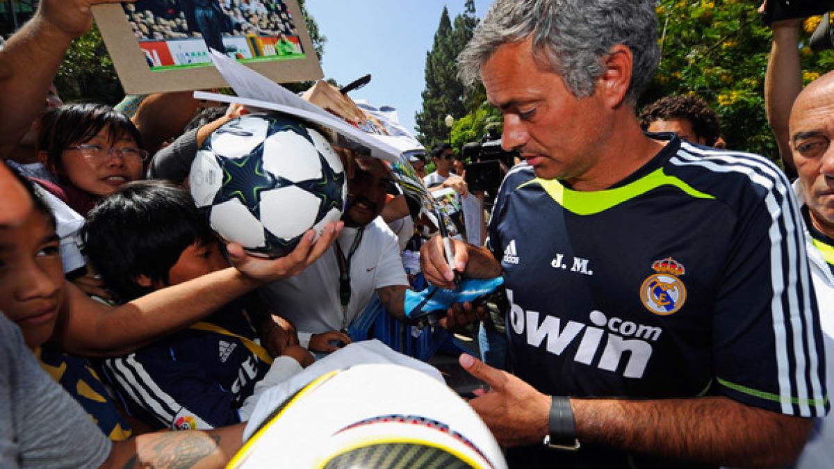 Jose Mourinho, la un pas de a fi înjunghiat la La Coruna