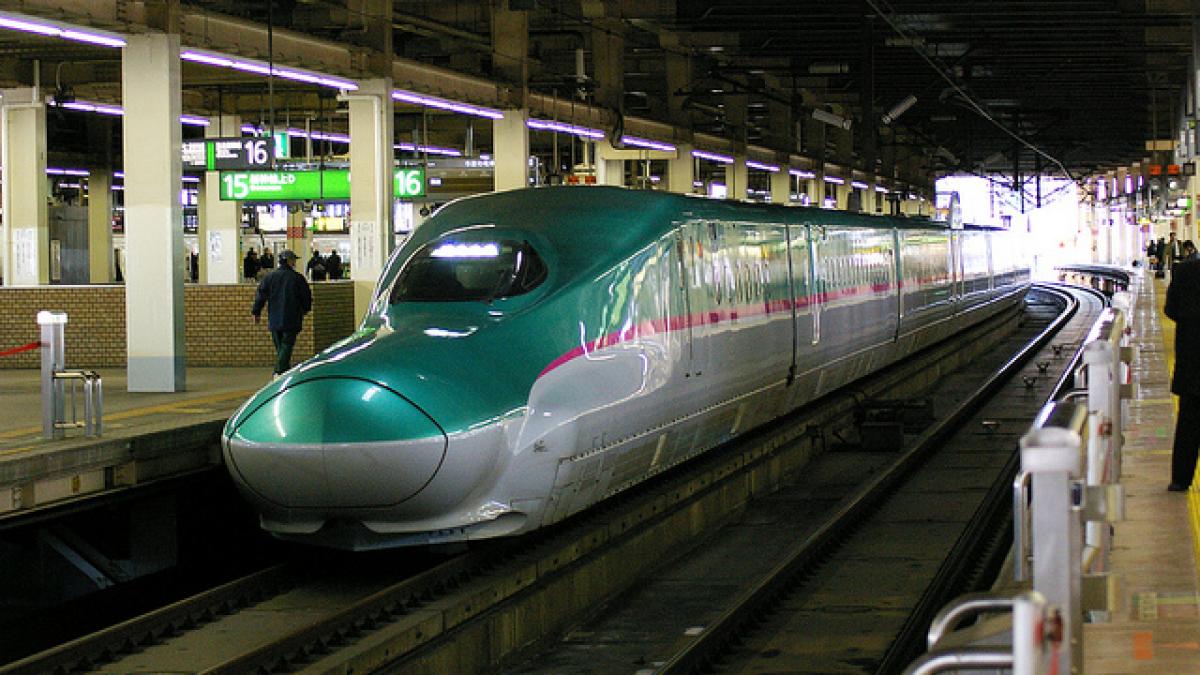 Hayabusa, cel mai rapid tren construit de japonezi, atinge o viteză de 320 km/h