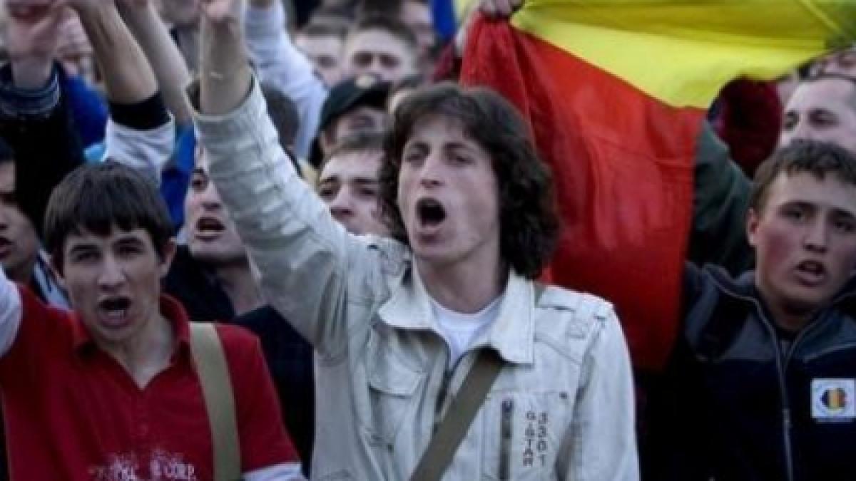 Studenţii protestează de luni în faţa Ministerului Educaţiei