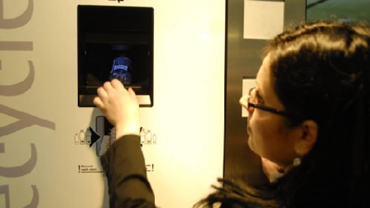 Automat de preluare a PET-urilor, lansat în premieră la Piteşti