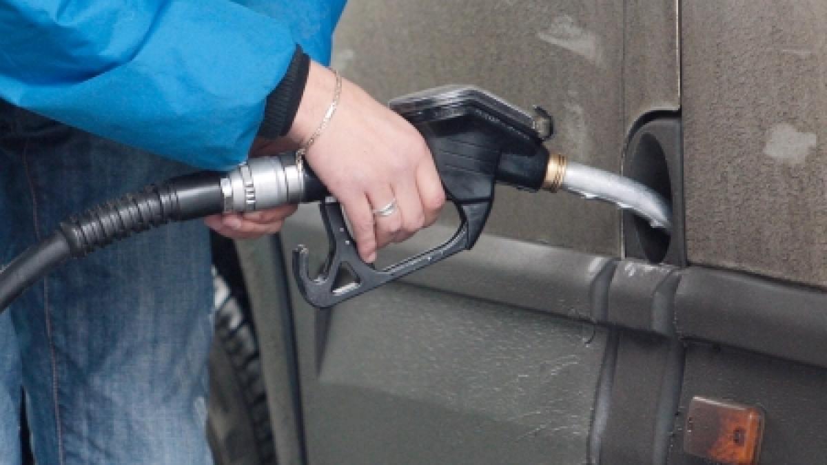 Boc. România utilizează toate pârghiile împotriva scumpirii aberante a carburanţilor