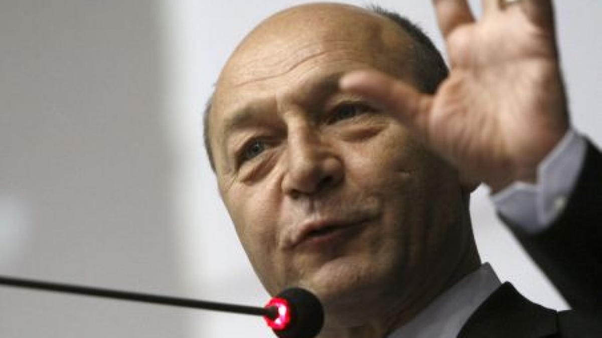 Traian Băsescu: Românii ar trebui să comunice cu ambasadele României când pleacă peste hotare