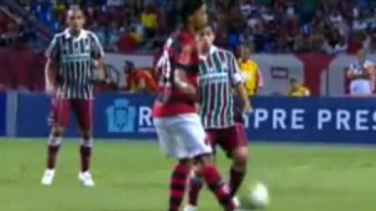 Ronaldinho reuşeşte o preluare incredibilă la meciul Flamengo - Fluminense