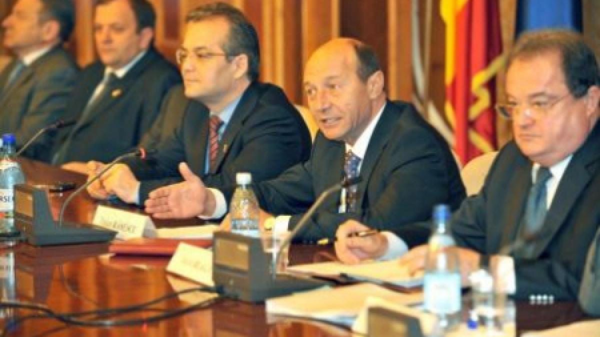 Traian Băsescu îl susţine pe Boc la preşedinţia PDL. Blaga a &quot;furat startul&quot;