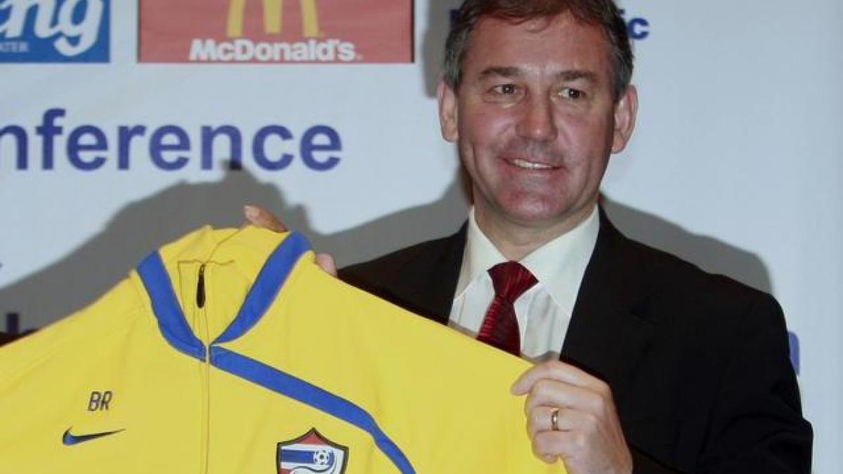 Bryan Robson a fost operat pentru a i se extirpa o tumoră la gât