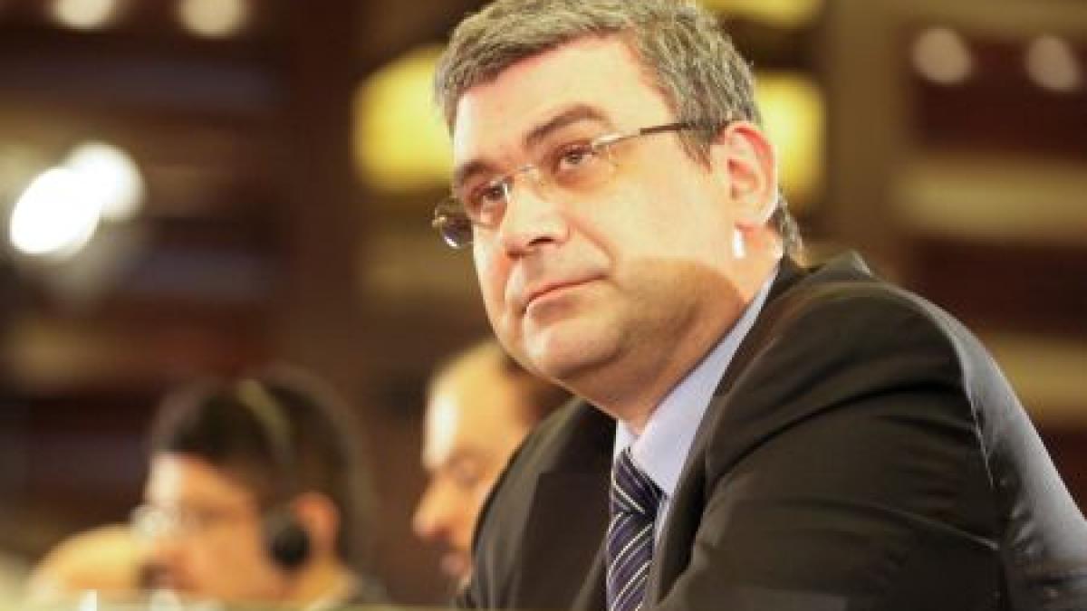 Baconschi a solicitat constituirea unei celule de criză. Autorităţile au făcut provizii de iodură de potasiu