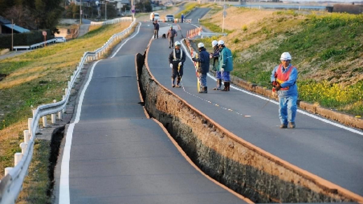 Forbes: Un drum din Japonia distrus de cutremur, reparat în doar patru zile