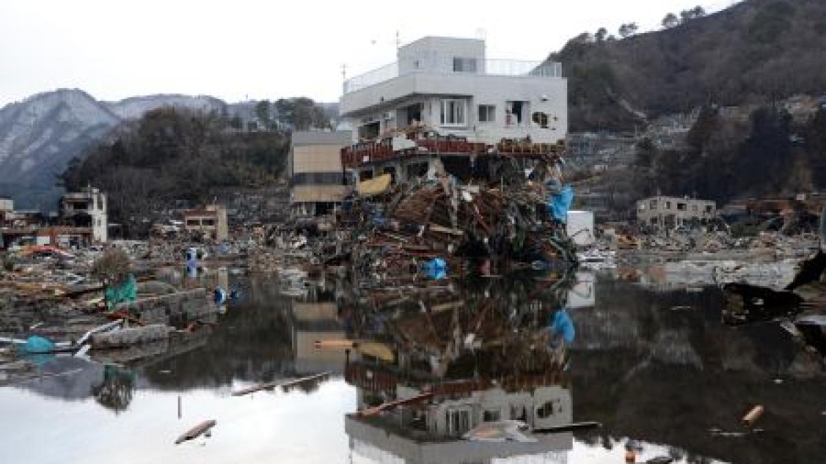  Japonia, la câteva ore distanţă de o catastrofă nucleară. Radiaţiile împiedică folosirea tunurilor de apă