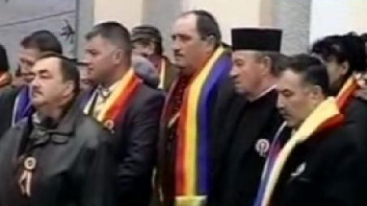 Sute de moţi au protestat la mormântul lui Avram Iancu faţă de gestul funcţionarului maghiar