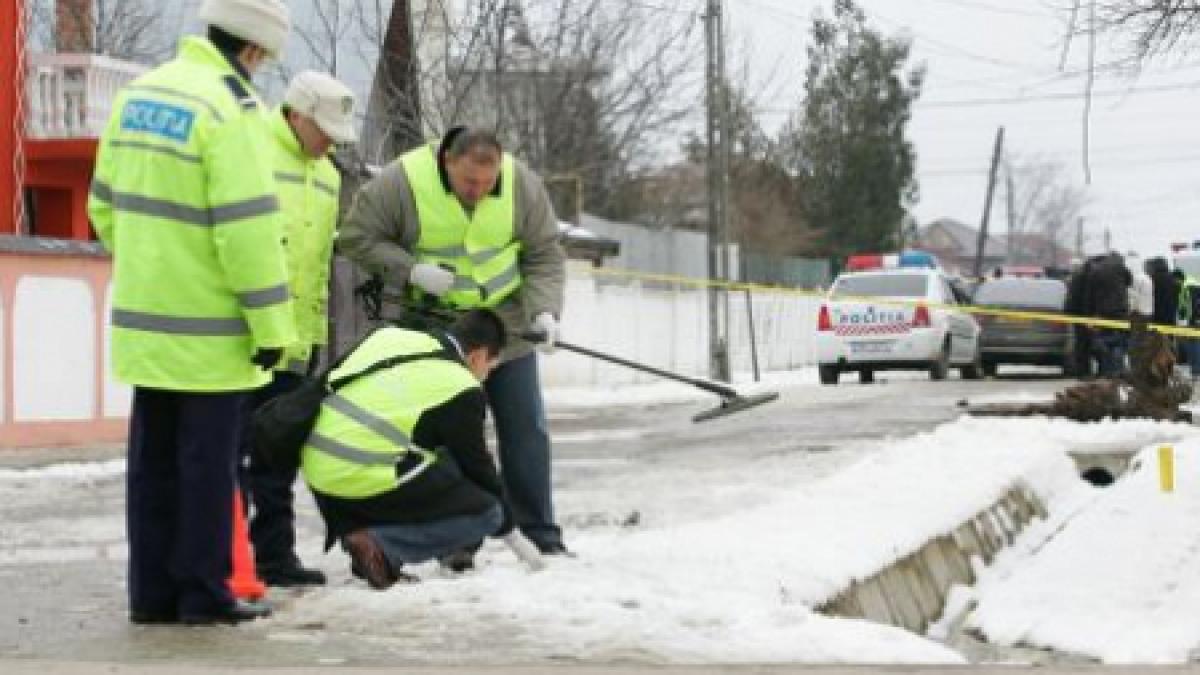  Trei clujeni, filmaţi în timp ce se băteau cu doi poliţişti