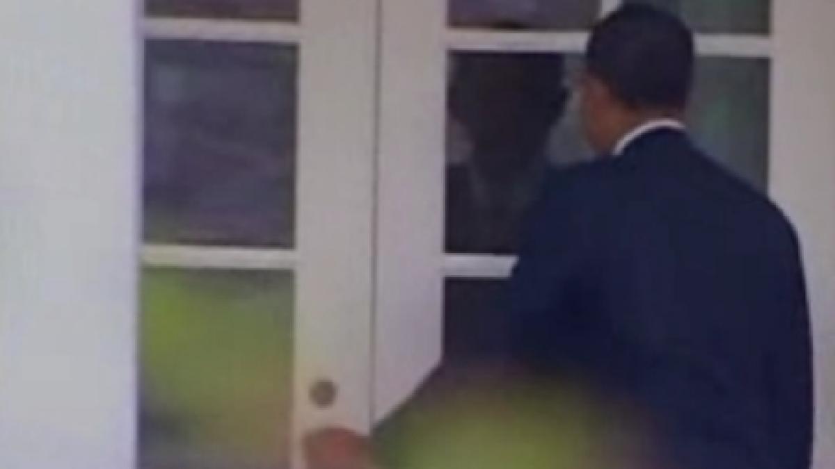 Revenit din călătorie, Barack Obama a găsit uşile încuiate la Casa Albă