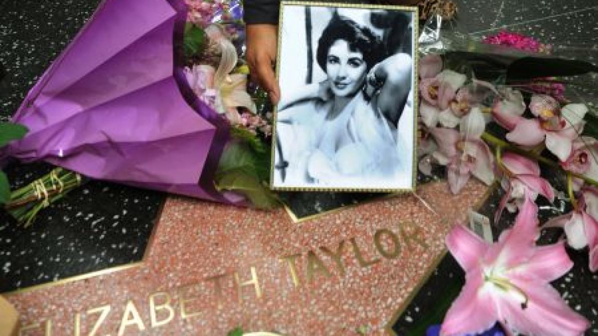 Elizabeth Taylor a fost înmormântată în cimitirul Forest Lawn din California 