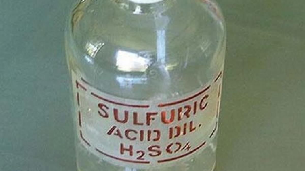  Mutilat la şcoală: Un elev a fost ars cu acid sulfuric 