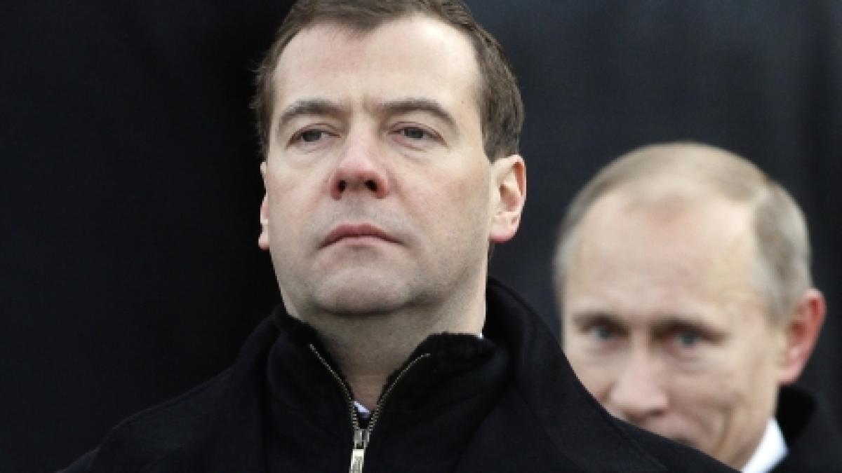 Rusia. Medvedev şi Putin îşi pierd popularitatea. O criză politică este posibilă