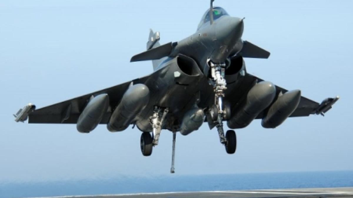 EUobserver: Franţa îşi promovează avioanele de luptă Rafale cu ajutorul conflictului din Libia