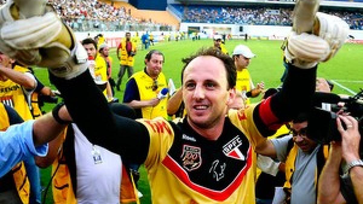 Portarul Rogerio Ceni a ajuns la 100 de goluri marcate. Vezi toate reuşitele