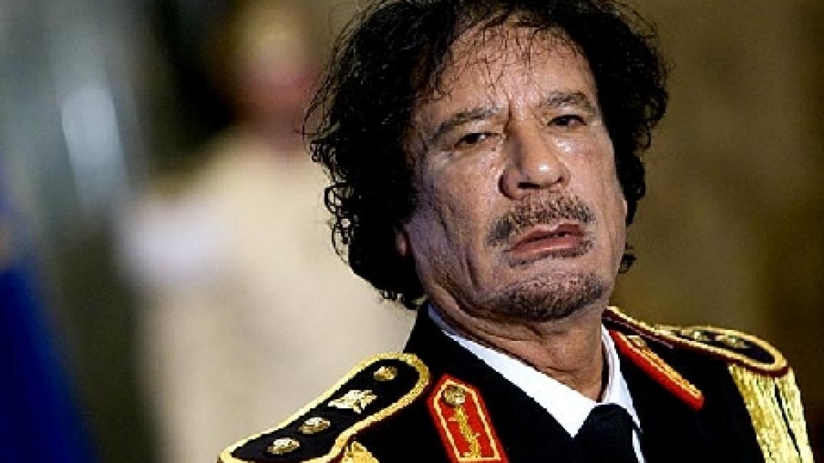 Regimul libian, la un pas de prăbuşire. Gaddafi rămâne pe poziţii