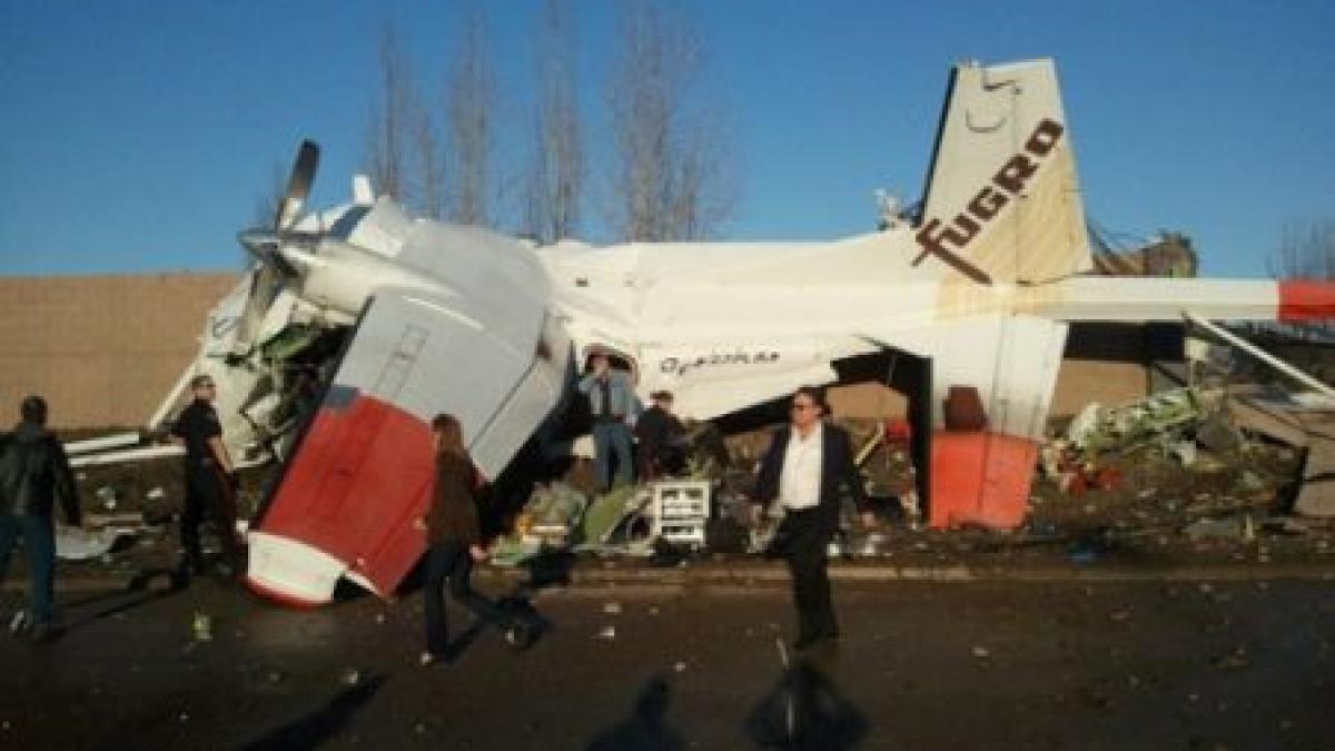 Un avion s-a prăbuşit pe o stradă dintr-un oraş canadian