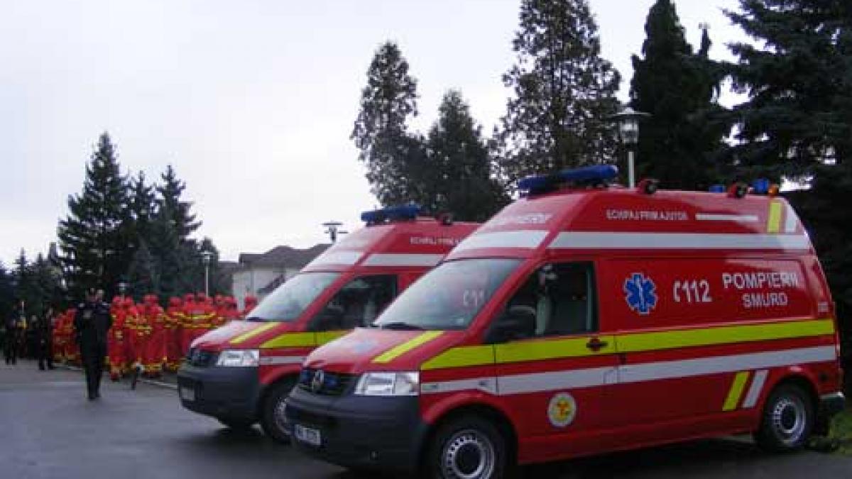 Conducerea SMURD din Maramureş a ajuns să cerşească bani de benzină pentru ambulanţe