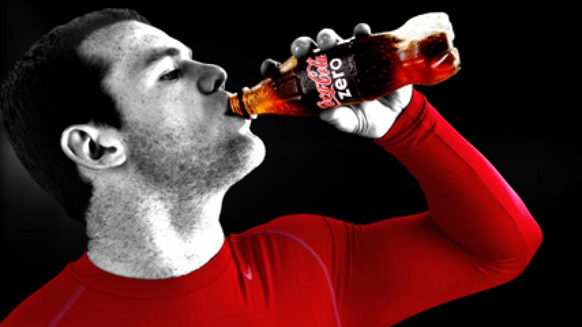 Coca-Cola a încheiat colaborarea cu Wayne Rooney, după ce jucătorul a înjurat în faţa camerei