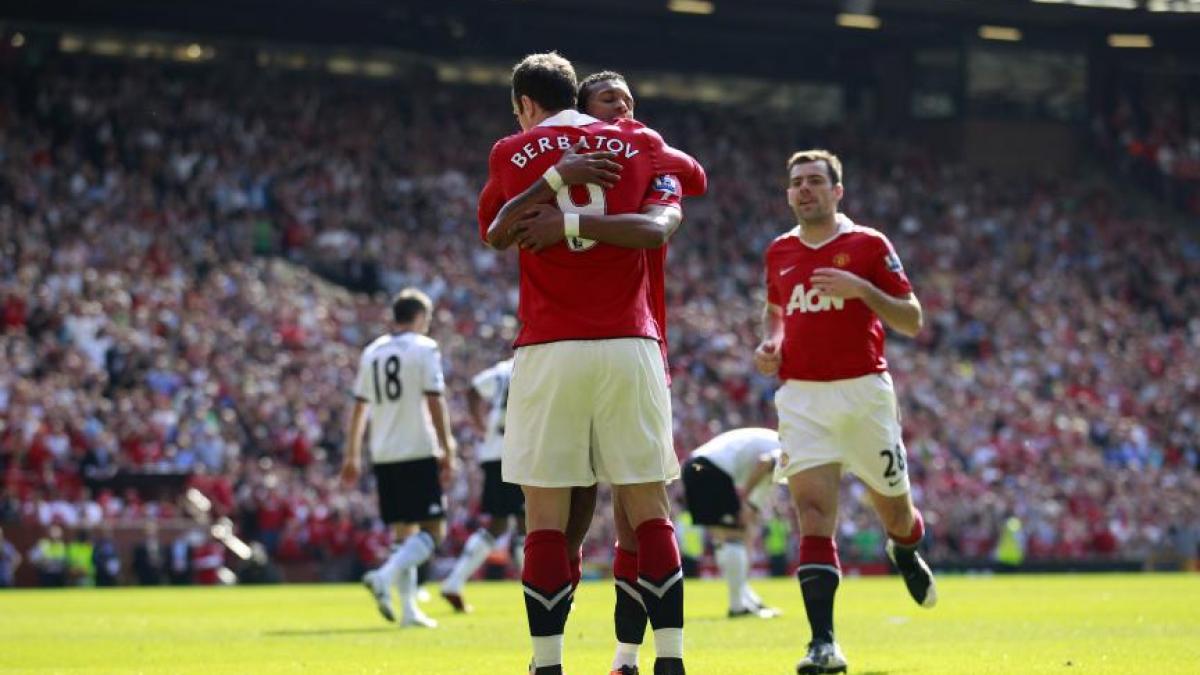 Manchester United învinge cu 2-0 pe Fulham şi se desprinde la 10 puncte de Arsenal