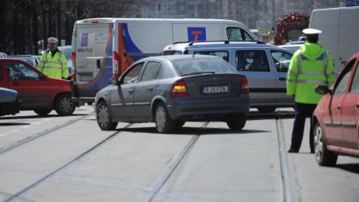 Agent de poliţie, lovit de un şofer care nu a vrut să oprească la un control