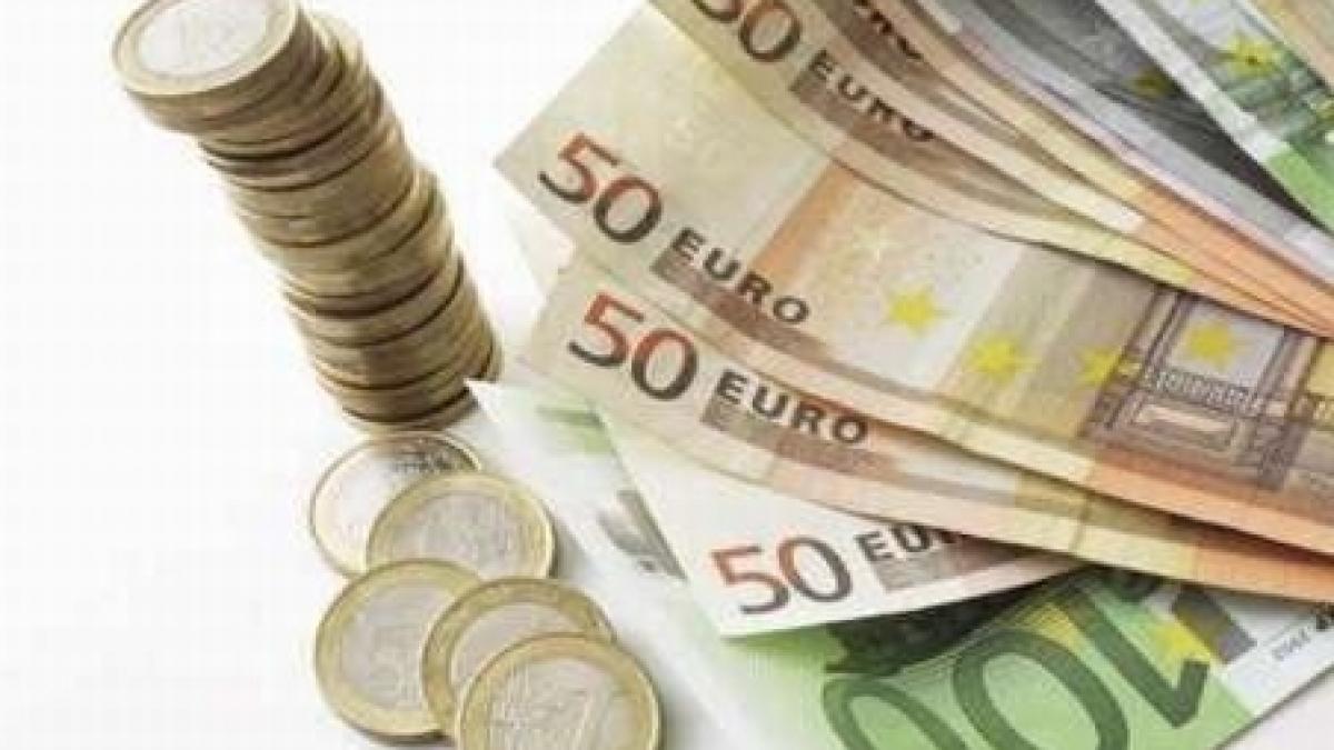 Leul a scăzut în raport cu euro şi dolarul american. Vezi cursul BNR