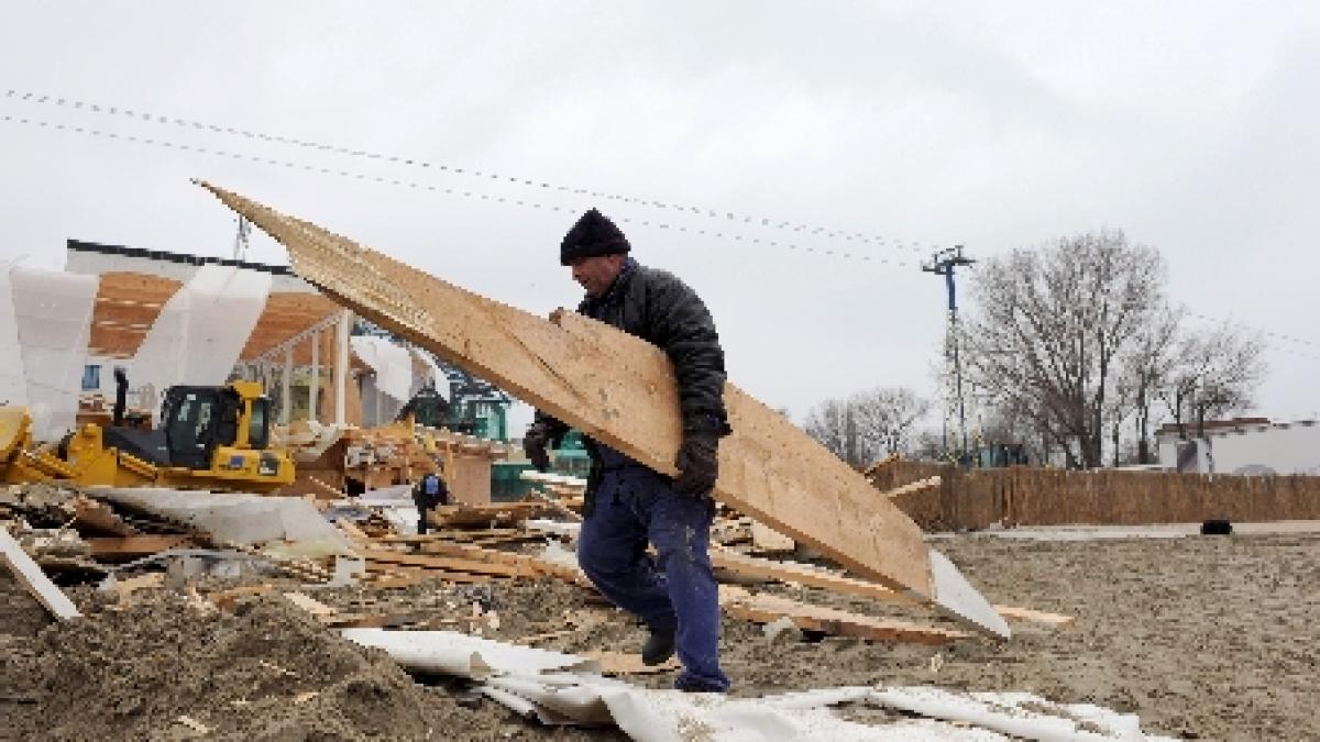 Construcţiile ilegale de pe litoralul românesc vor fi demolate în următoarele 48 de ore