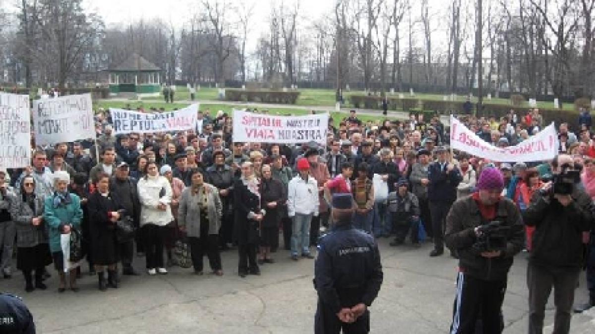 Proteste la spitalul orăşenesc din Comăneşti