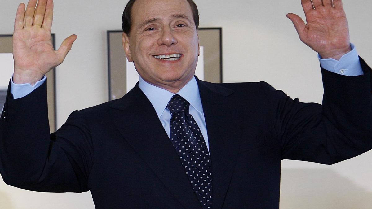 Silvio Berlusconi promite că nu va candida pentru un nou mandat în 2013