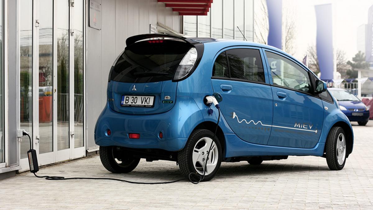 Test drive Mitsubishi i-MiEV, prima maşină complet electrică adusă în România de un importator