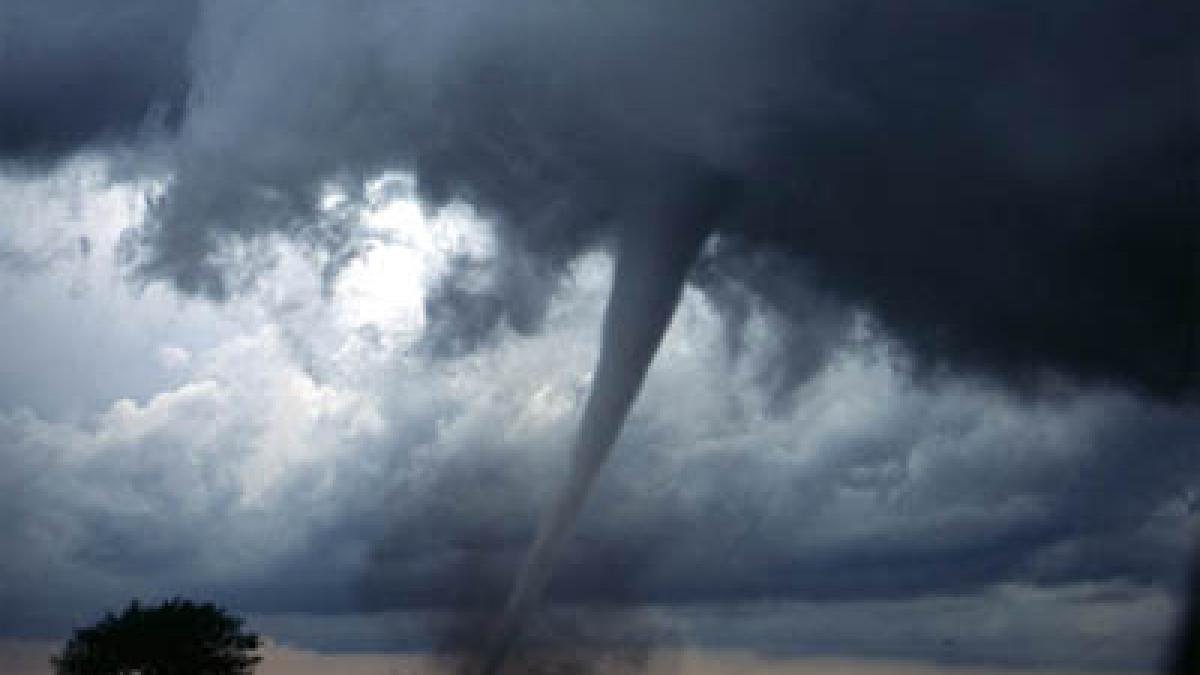 Imagini incredibile. Peste 100 de tornade au lovit Statele Unite în ultimele zile