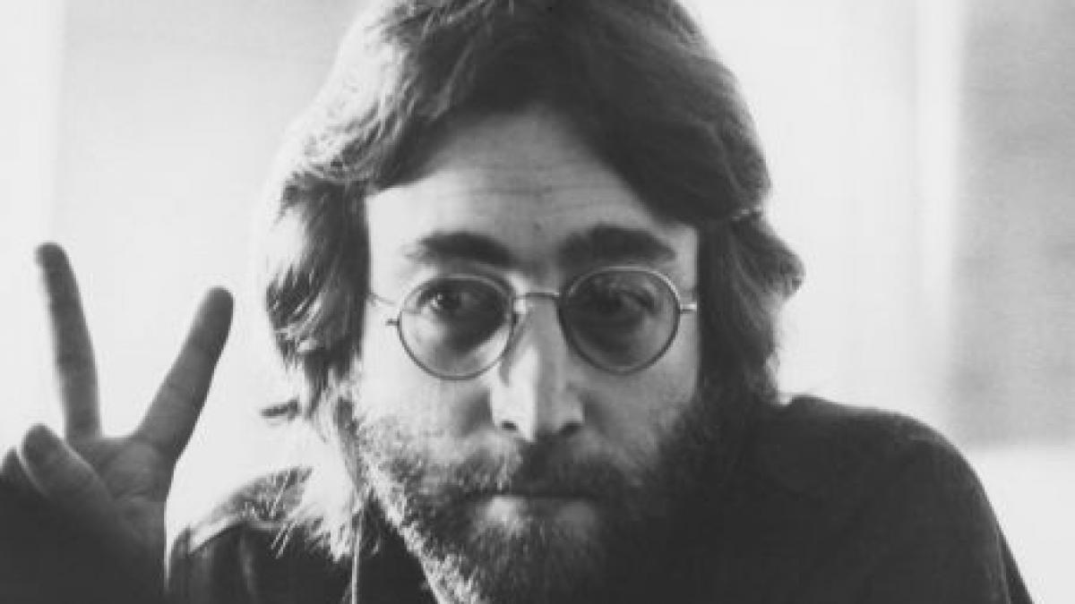 Schiţe, desene şi un manuscris aparţinând lui John Lennon, scoase la licitaţie cu preţul de un milion dolari