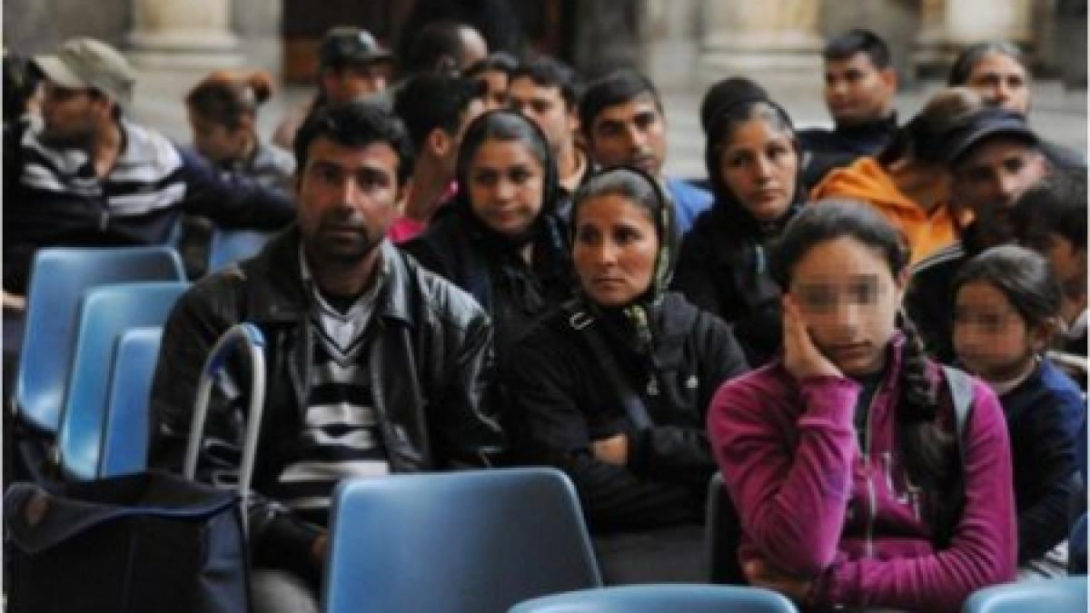 Cei 100 de romi care au ocupat basilica San Paolo refuză sa plece şi cer ajutorul Papei