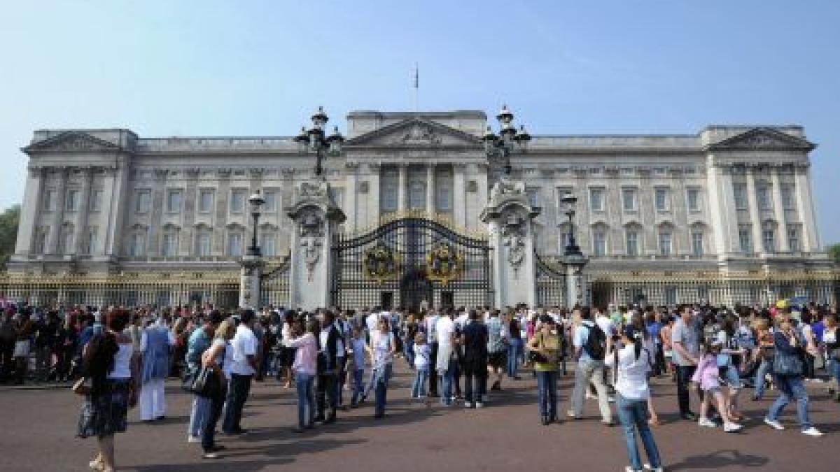 Britanicii îl preferă pe Prinţul William ca succesor la tron, în locul tatălui său