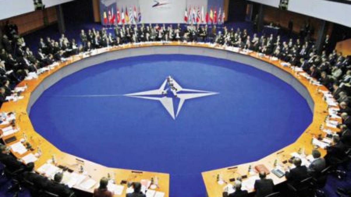 10 % dintre români nu ştiu că România este membră NATO