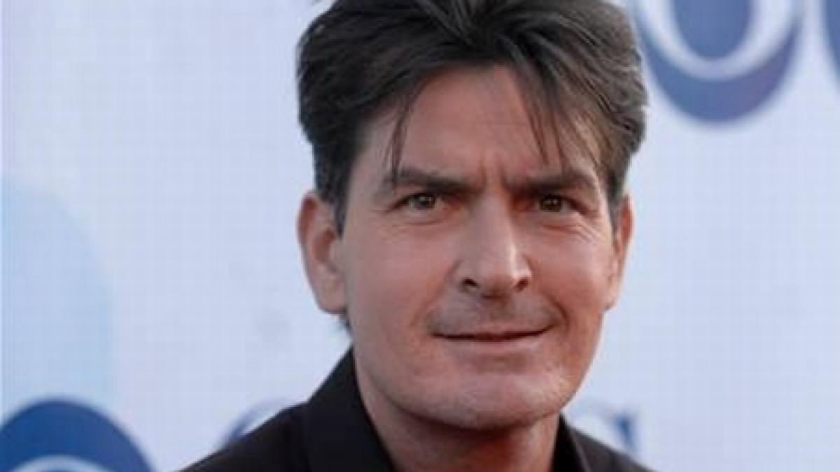 Charlie Sheen trebuie să-i plătească fostei soţii 2.000.000 de dolari