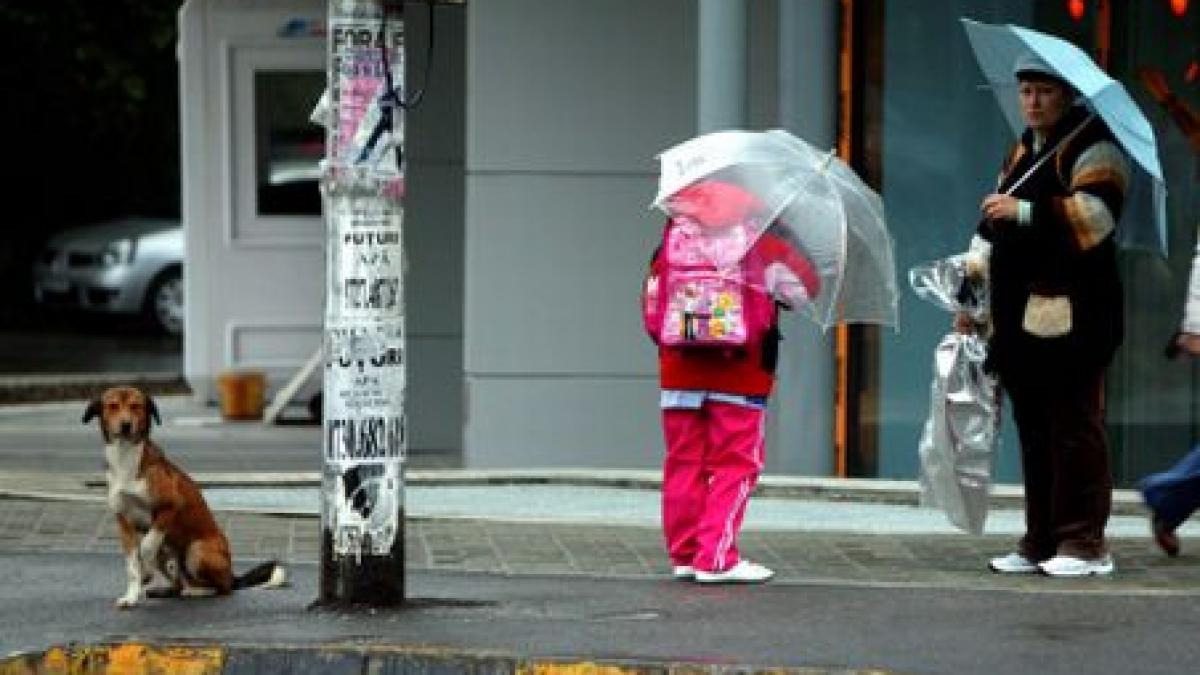 Weekendul aduce vreme răcoroasă şi ploioasă. Vezi prognoza meteo 